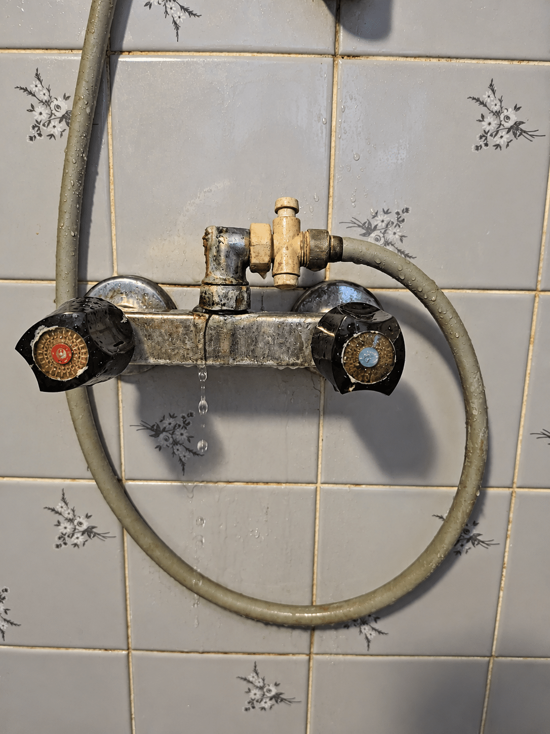 Emergency plumber in Crumlin carrying out an urgent plumbing repair