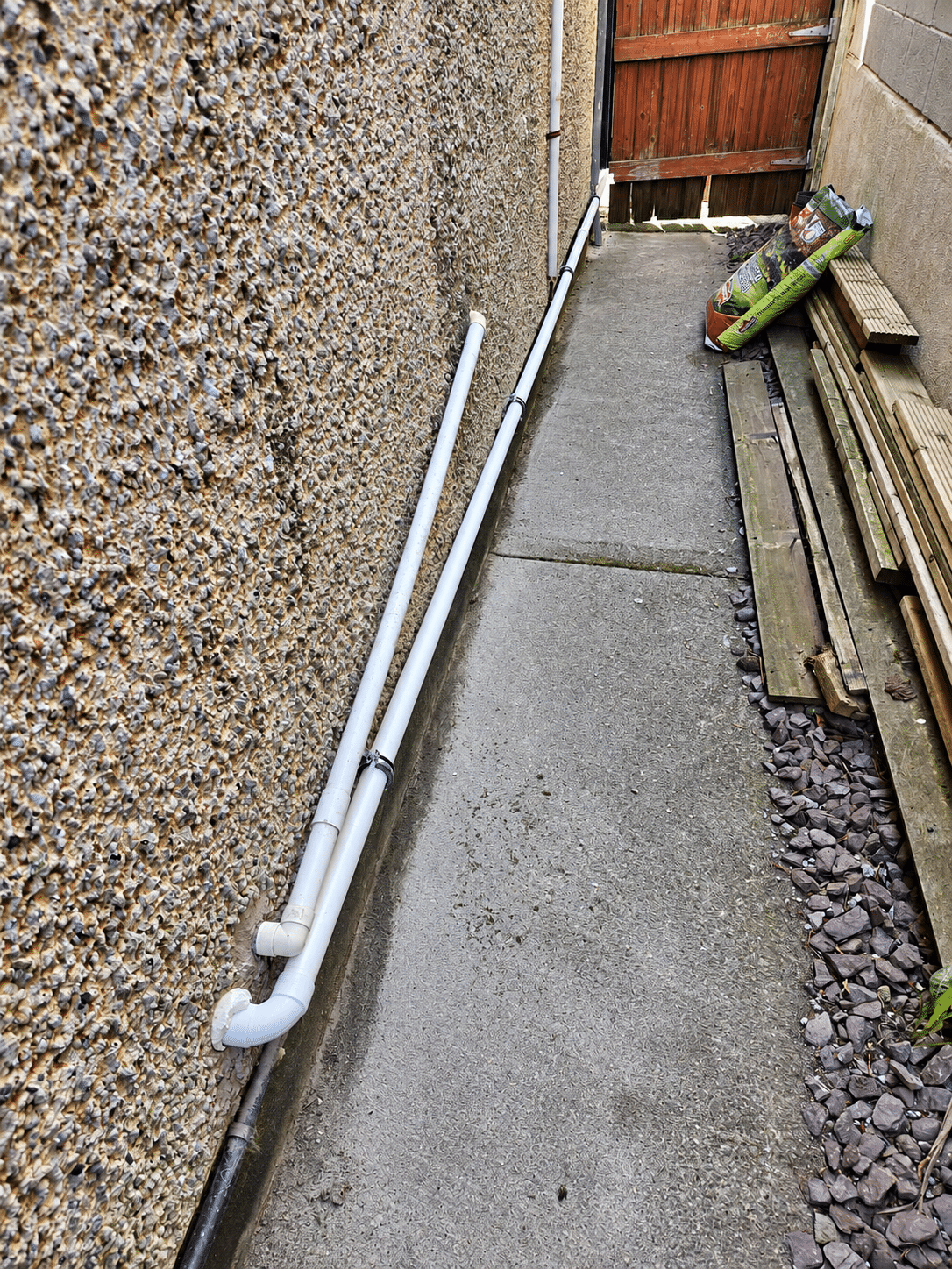 Emergency plumber in Knocklyon attending an urgent plumbing call-out